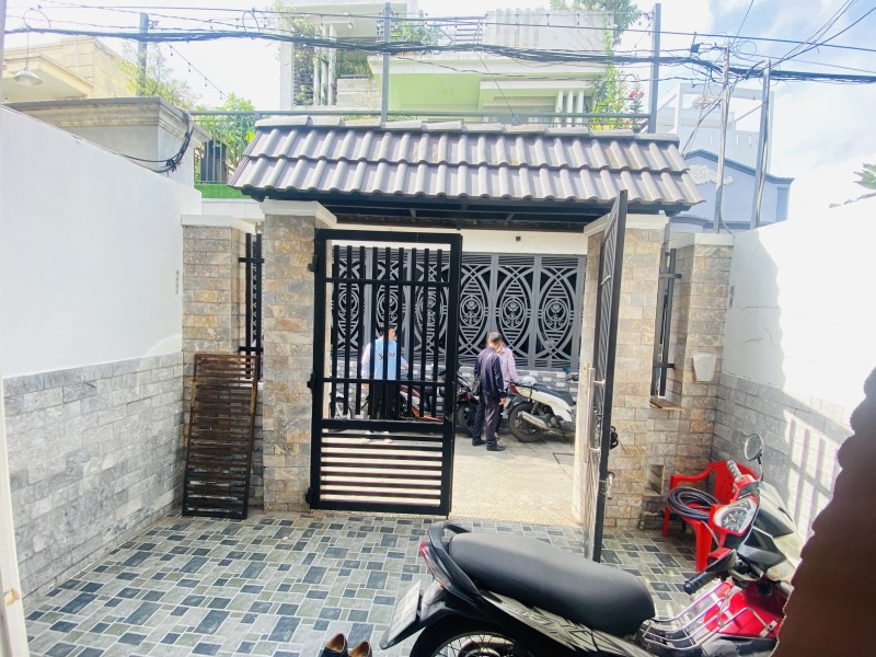 Bán nhà mặt phố Q.2, đường Số 16, Bình Trưng Đông. DT 73m2, 2 tầng, 3PN. Sổ hồng, giá 5.69 tỷ. LH: 0933125879