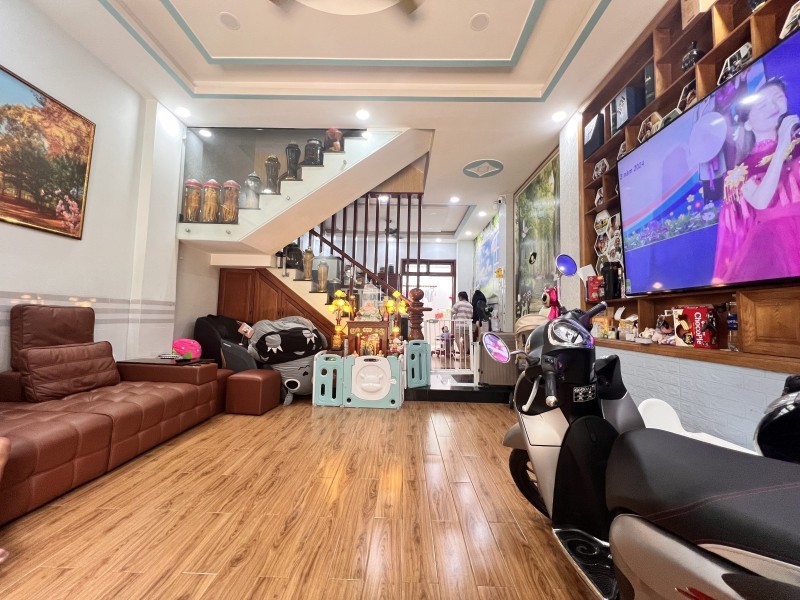 Bán nhà trong ngõ Đặng Văn Bi, Thủ Đức. DT 71m2, 3 tầng, 3PN. Sổ hồng, giá 6.9 tỷ. LH: 0933125879