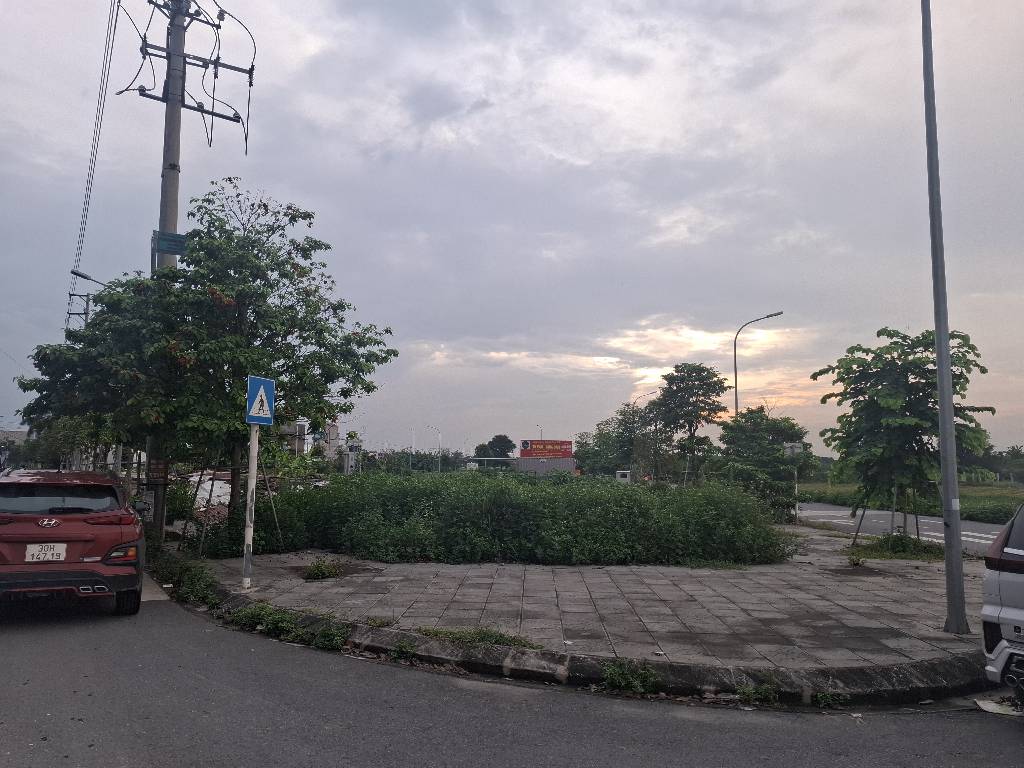 Bán Đất Đông Hội Đông Anh - Hàng xóm vin cổ Loa - Tái định cư bộ công an - 90m m mặt tiền 6m - oto tranh - kinh doanh -