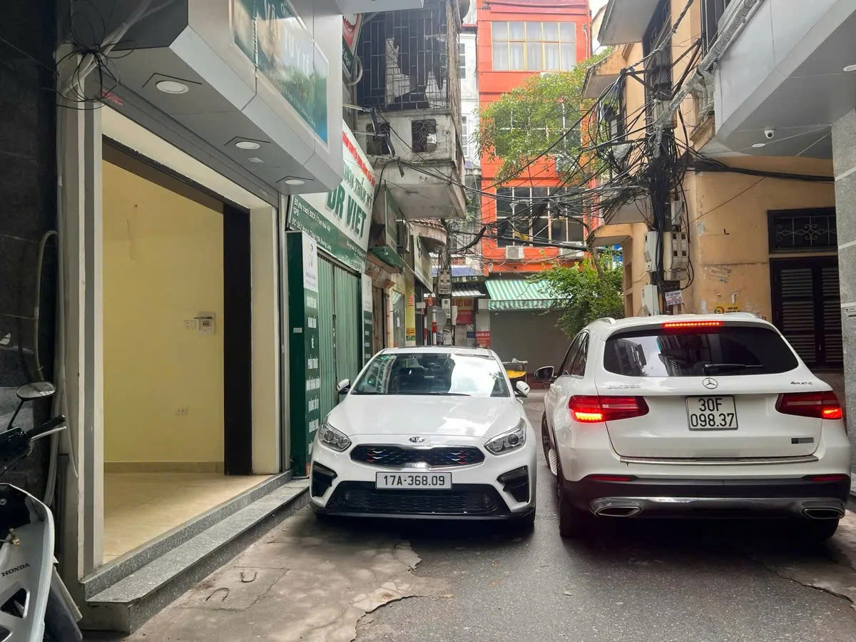 Bán nhà phố Chùa Láng, Đống Đa 7.8 tỷ ô tô tránh kinh doanh 25m2 xây 5 tầng đẹp