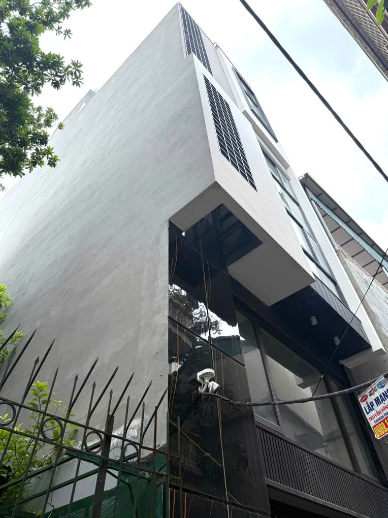 CC Bán nhà riêng mặt Ngõ Tân Mai, Trương Định 46m 6 Tầng. Lô Góc, Ô tô vào nhà. Giá Gốc