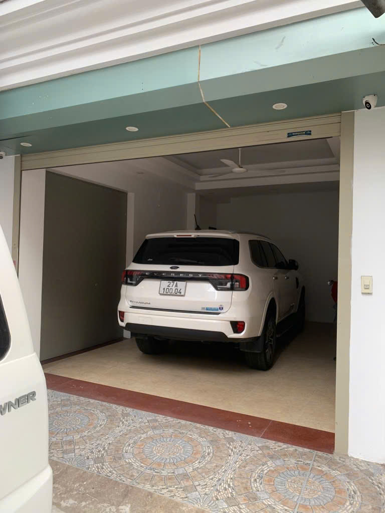 SĐCC ĐANG BÁN NHÀ ĐẦU NGÕ 176 Trương Định, q. Hoàng Mai. Ô TÔ VÀO NHÀ - 47m - 6T- Lô góc thoáng sáng.