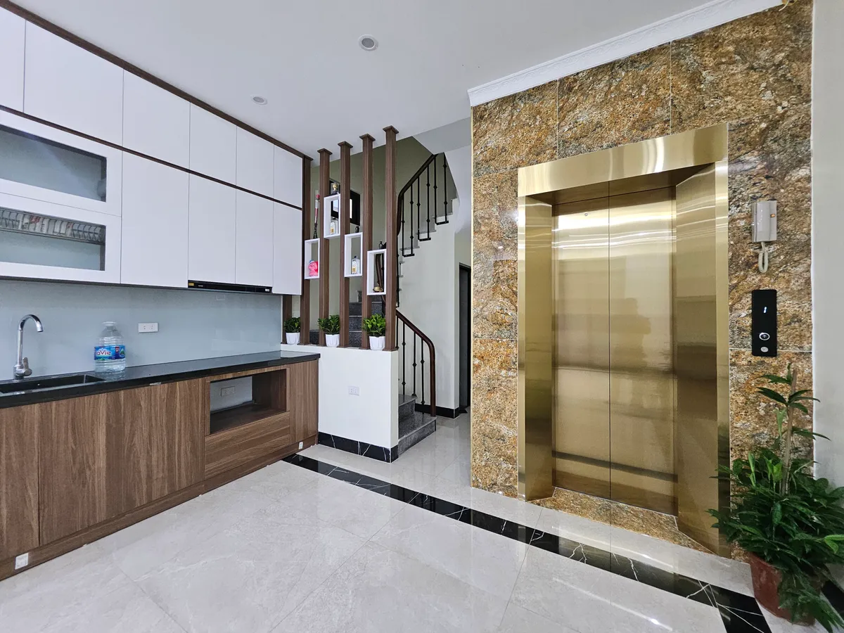 BÁN NHÀ PHÂN LÔ CẦU GIẤY NGÕ THÔNG LÔ GÓC 6T THANG MÁY