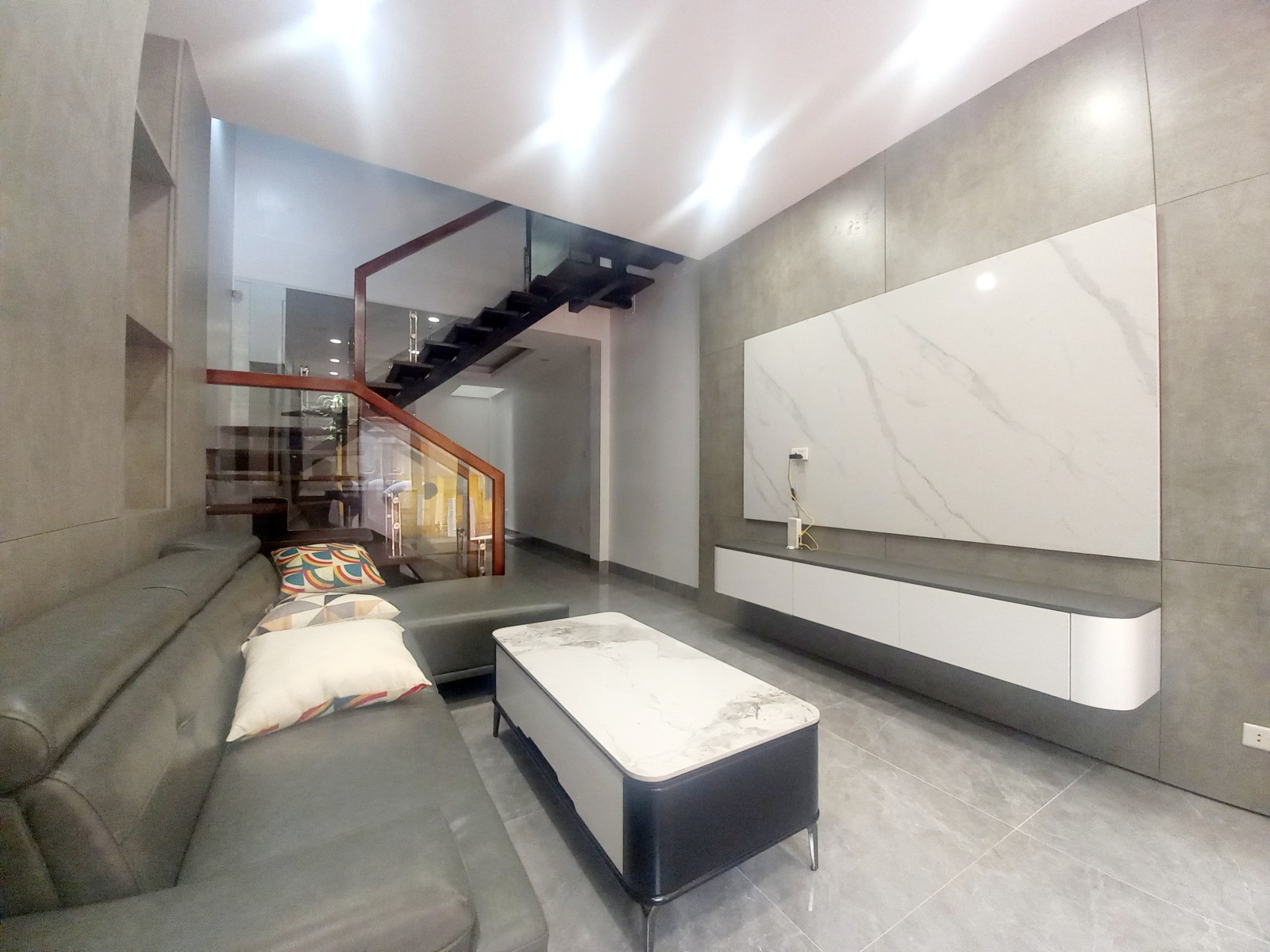 Nhà đẹp Phú Mỹ – Vài bước ra phố lớn – 35m² x 4T – Chỉ 7.7 Tỷ – Ngõ rộng ô tô đỗ cửa