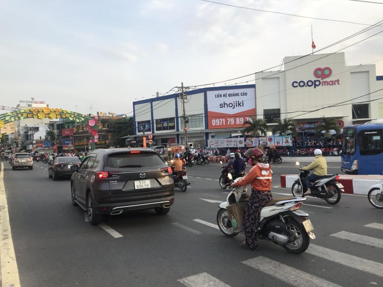 51TR/M2, NHÀ 2 TẦNG NGAY NGÃ 4 THỦ ĐỨC,5PN, HẺM XE HƠI 7 CHỖ