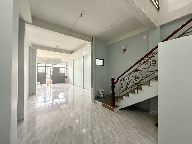 Bán nhà trong ngõ Bình Chiểu, Thủ Đức. DT 74m2, 4 tầng, 6PN, SH. Giá 7.35 tỷ. LH: 0933125879