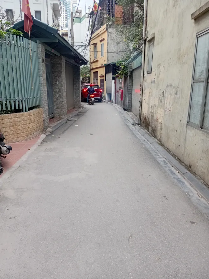 BÁN NHÀ RIÊNG MỚI NGÕ THÔNG Ô TÔ QUA Nguyễn Văn Cừ 4 tầng, 38m2 X7.3 Tỷ Long Biên.