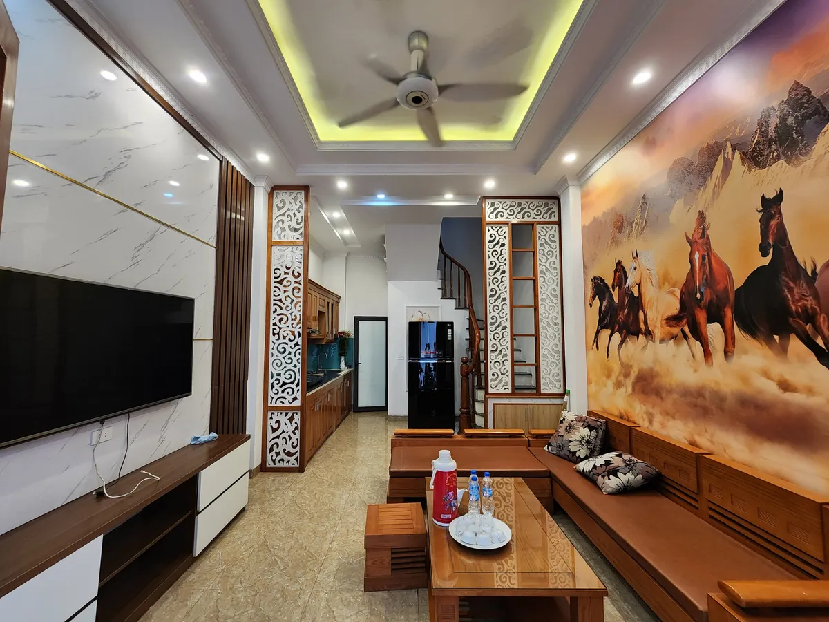 NHÀ MỚI Ở LUÔN Phố Nguyễn Văn Linh 30m2 X 5 tầng,mặt tiền 3.84m, 5.4 tỷ Long Biên.