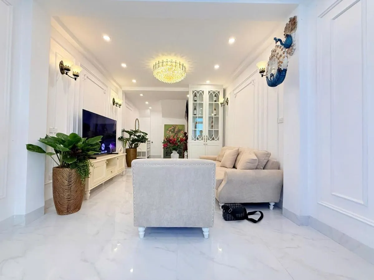 MẶT NGÕ KINH DOANH - Ô TÔ TẢI PHI - LÔ GÓC HAI THOÁNG - NHÀ ĐẸP DÂN XÂY - NỘI THẤT SANG XỊN - SỔ ĐỎ HOA KHÔI