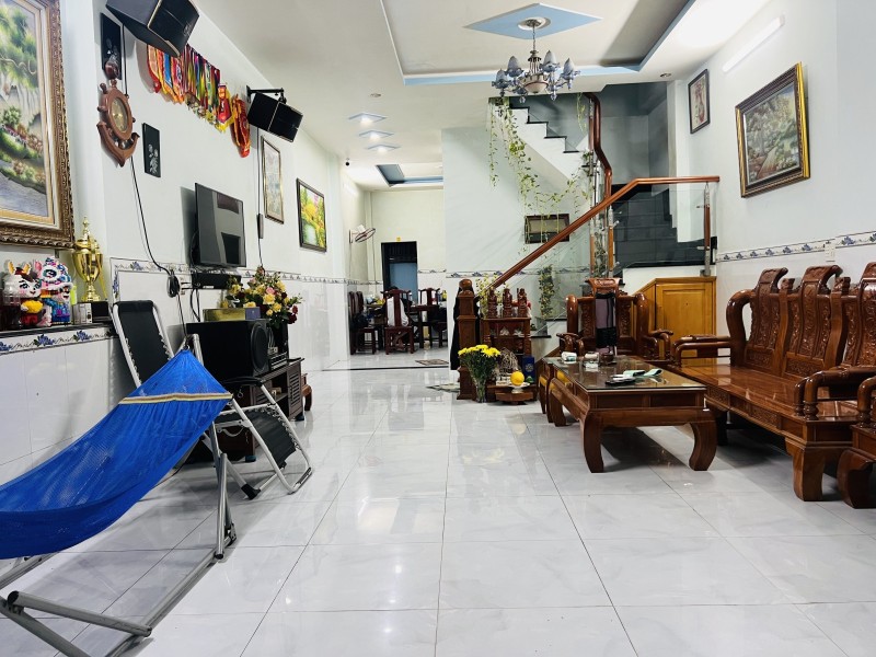 Bán nhà 2 Tầng 100m2 Tân Đông Hiệp,SHR đường 2 xe hơi thông thoáng,giá đầu tư