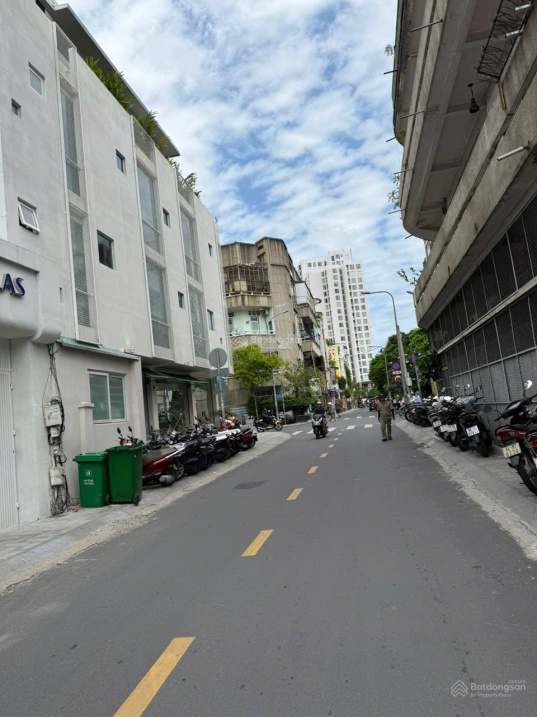 Bán gấp nhà mặt tiền Nguyễn Bá Tuyển, Tân Bình 155m² (9x17m), 3 tầng, KD sầm uất, Giá 36 tỷ