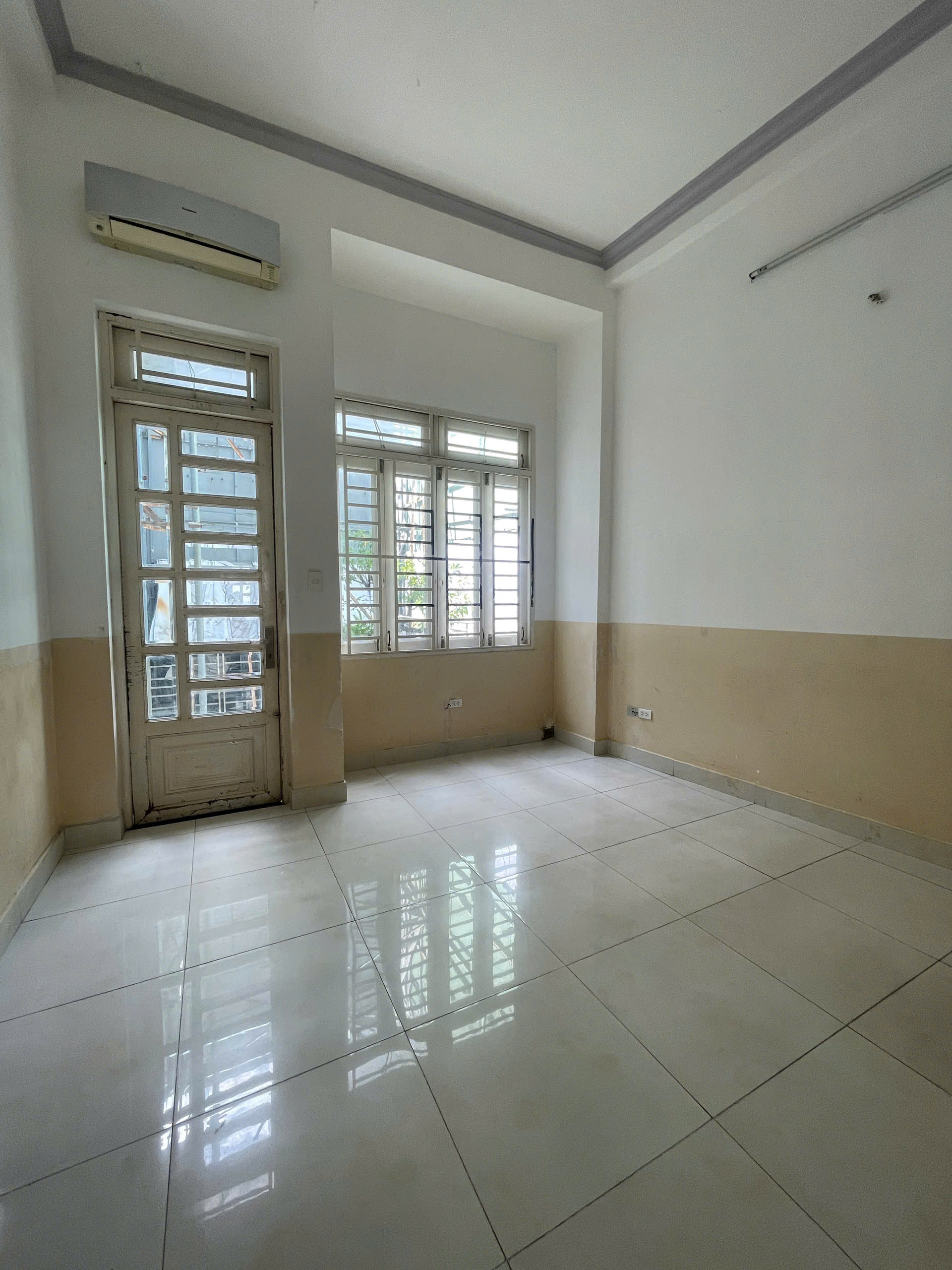 CHO THUÊ NHÀ 2 MẶT TIỀN - PHAN VĂN TRỊ- GÒ VẤP - DT 320 M2 - GIÁ 40 TR/THÁNG.