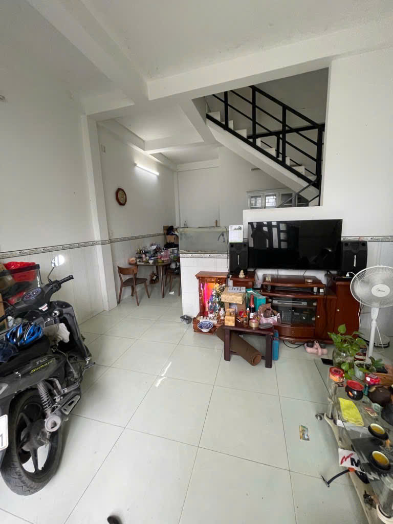Bán nhà đúc kiên cố 2 tầng Bình chánh Đoàn Nguyên tuấn giá 2,2 tỷ