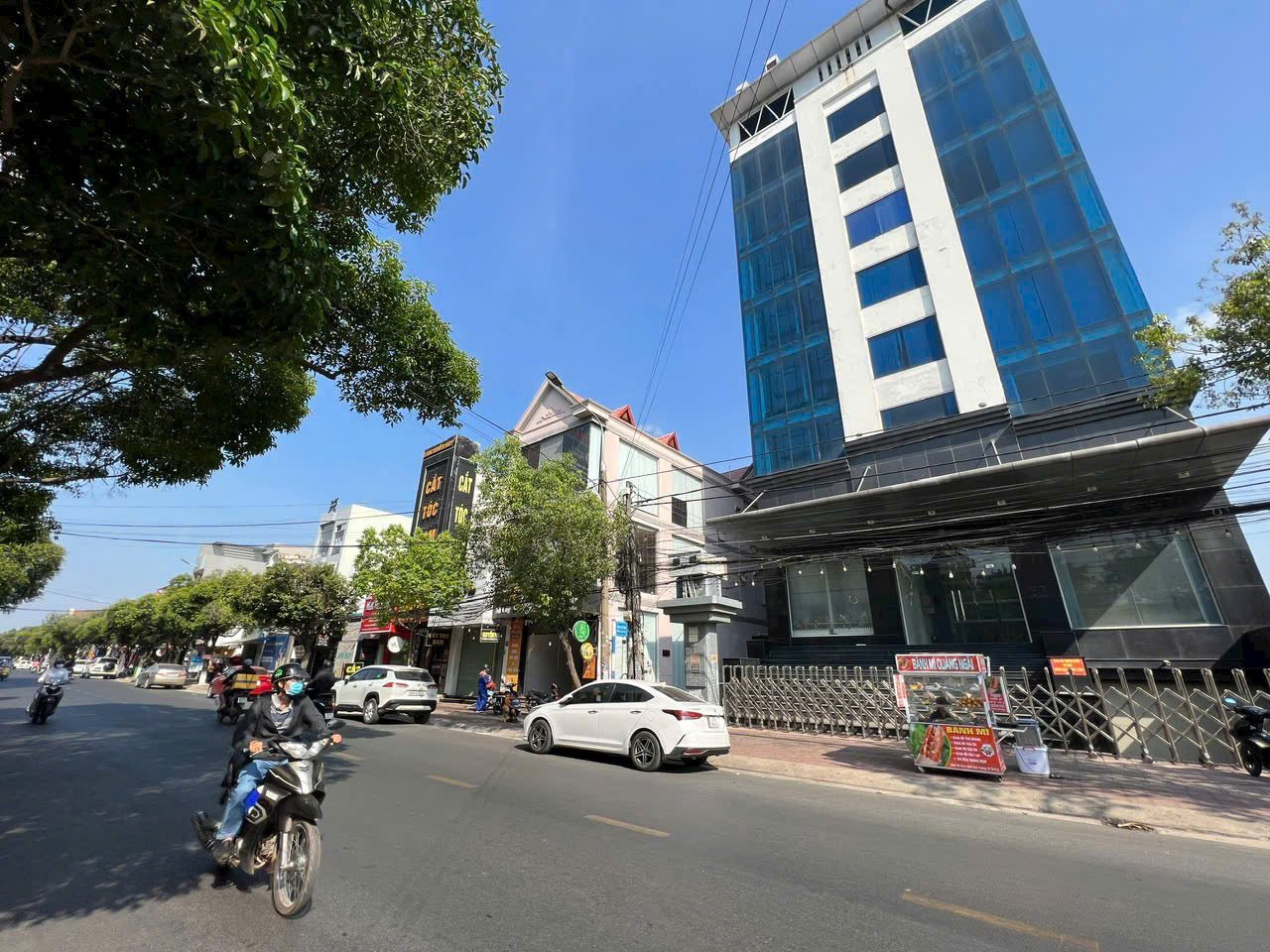 Bán toà nhà Mặt Tiền Phan Trung, ngay vòng xoay Tân Hiệp giá 75 tỷ