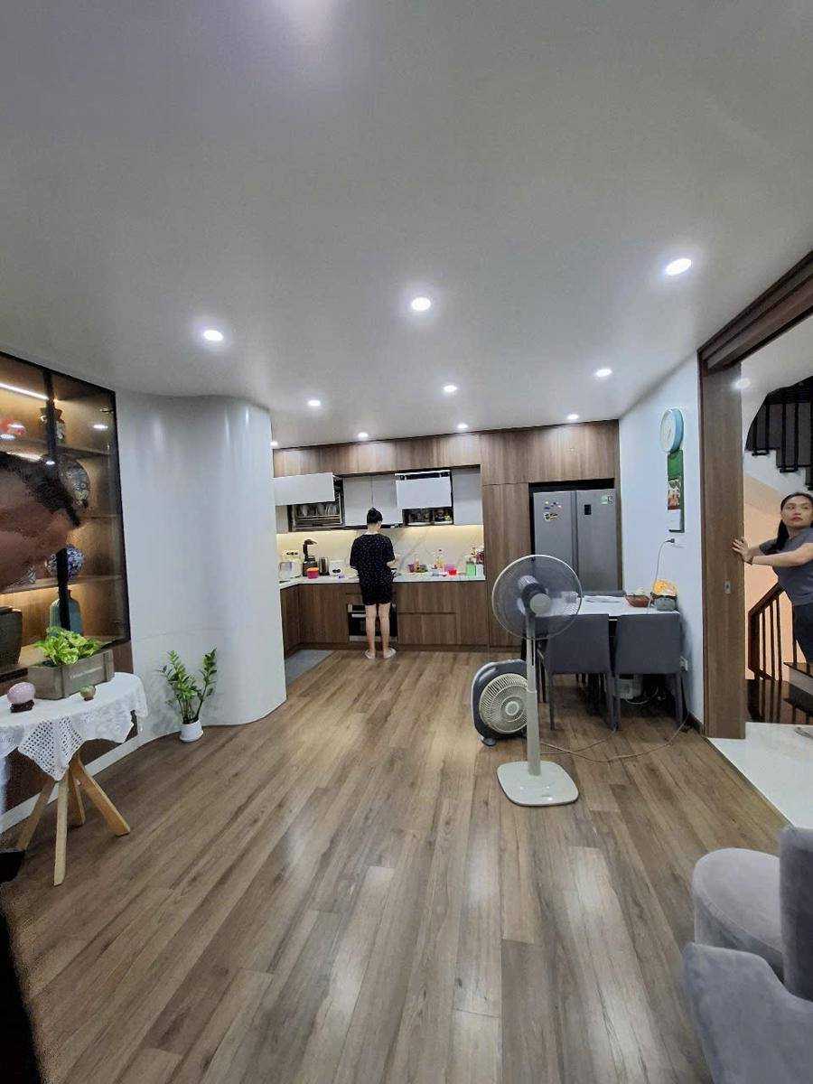 Bán nhà phố Nghĩa Tân, Quận Cầu Giấy, 7 tầng, mặt tiền 12m, diện tích 45m2