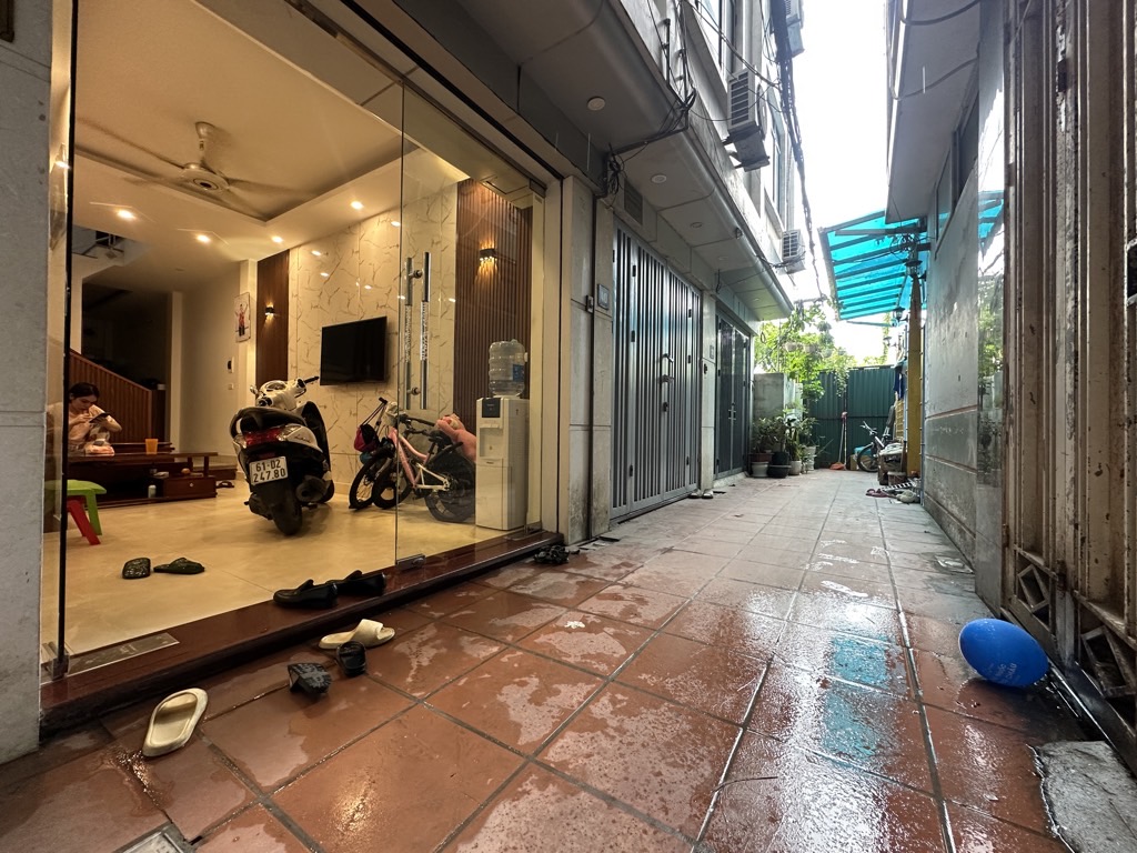 Định Công 36m 6 ngủ, sổ vuông, đủ nội thất chỉ 7,65 tỷ