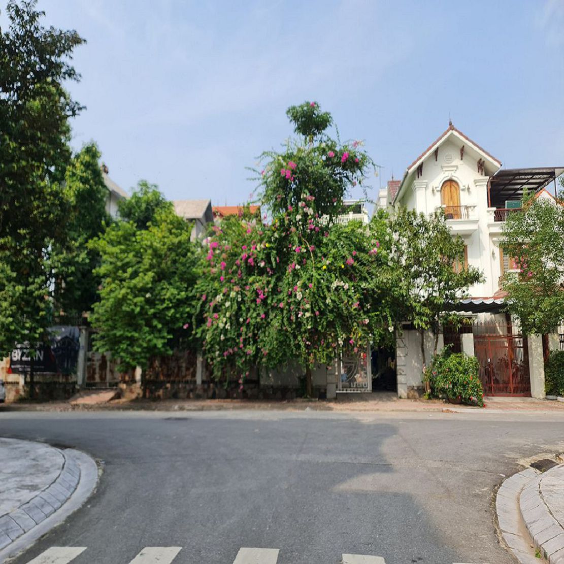 Bán nhà Đa Tốn, Gia Lâm, Hà Nội. Diện tích 200m2 2 tầng 1 tum, đường 15m vỉa hè rộng. Lh 0989894845