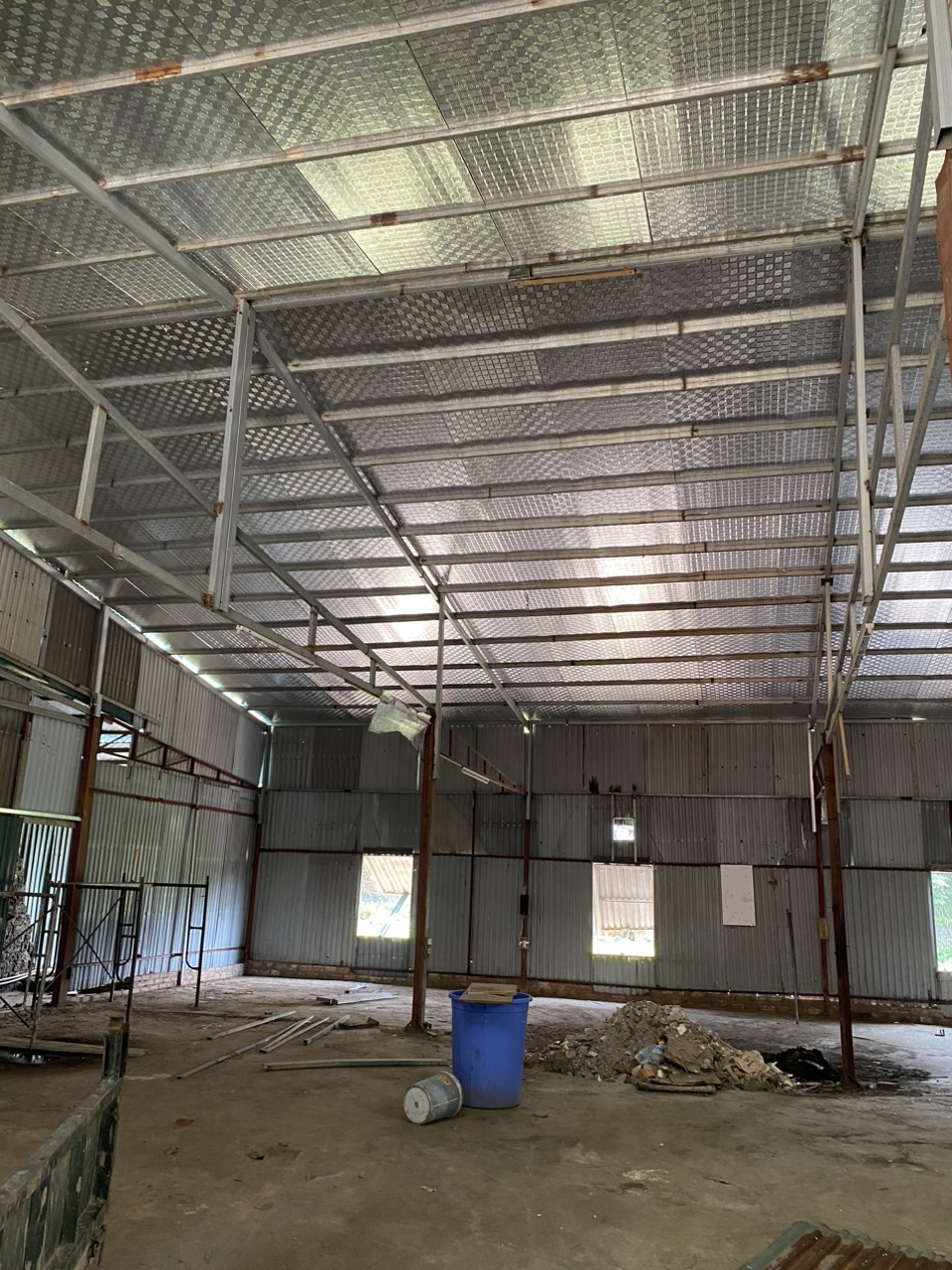 cho thuê kho tại Hoàng Quốc Việt, Cầu Giấy , Hà Nội, diện tích 300m xe 12 tấn đỗ cửa