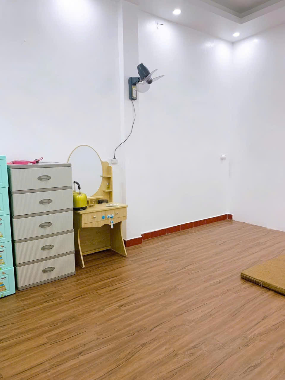 BÁN NHÀ 2,5 TẦNG MẶT LÝ BÔN - KÌ BÁ CỰC HIẾM, 90M2 SỬ DỤNG, DÒNG TIỀN ỔN ĐỊNH, KHÔNG PHẠM LỖI.