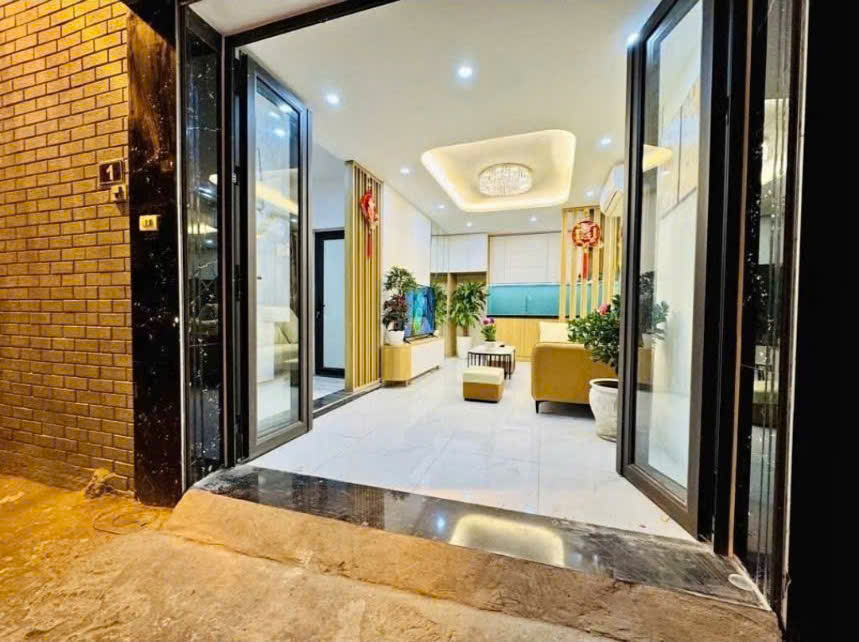 BÁN NHÀ 5 TẦNG – HOÀNG QUỐC VIỆT – Ô TÔ ĐỖ CỔNG