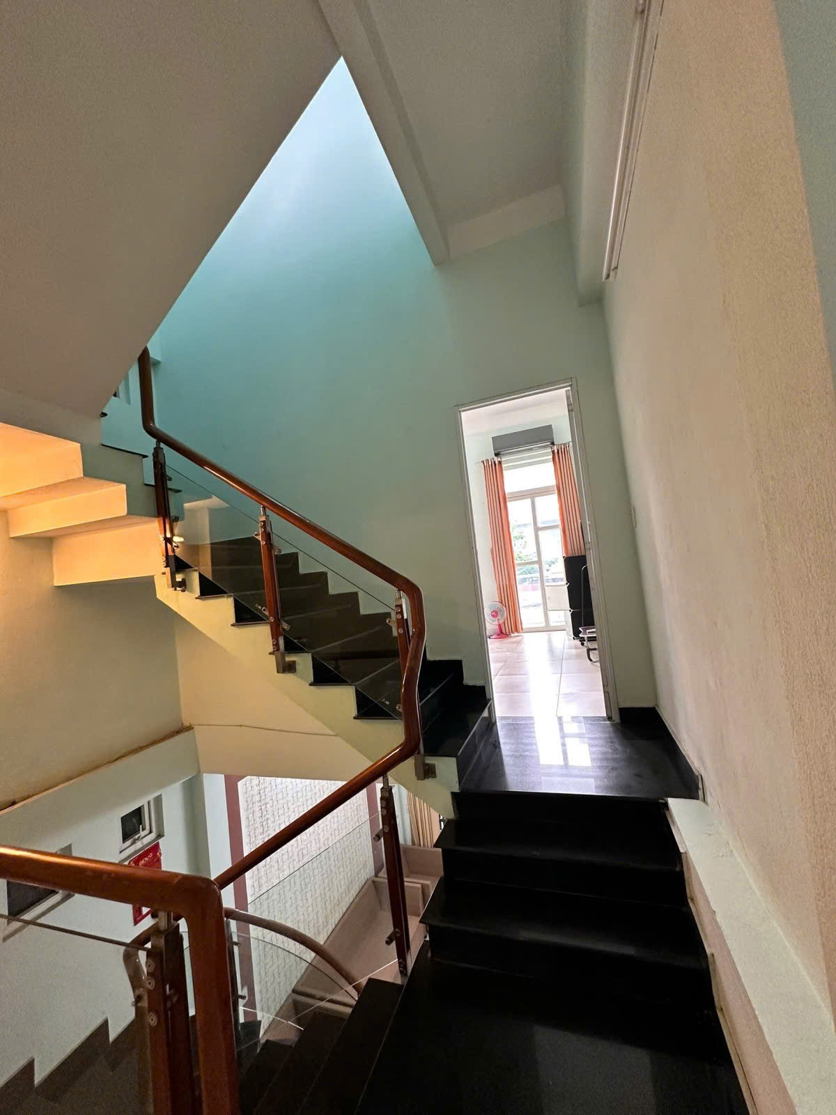 ► Nhà kiệt Ô tô thẳng thông 40m ra MT Nguyễn Hữu Thọ, gần Duy Tân, 56m2, 3 tầng đúc, 3PN, 5.1 tỷ