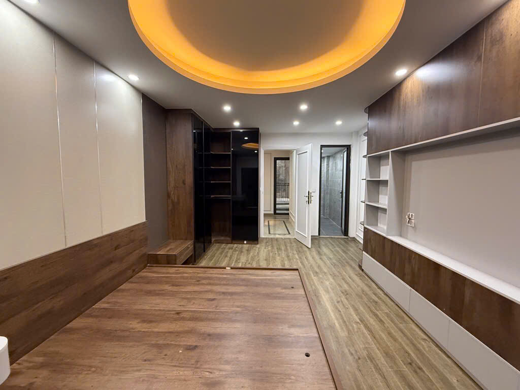 Phương Liệt, mặt ngõ 7 tầng thang máy, cách phố 15m, nhà đẹp ở luôn
