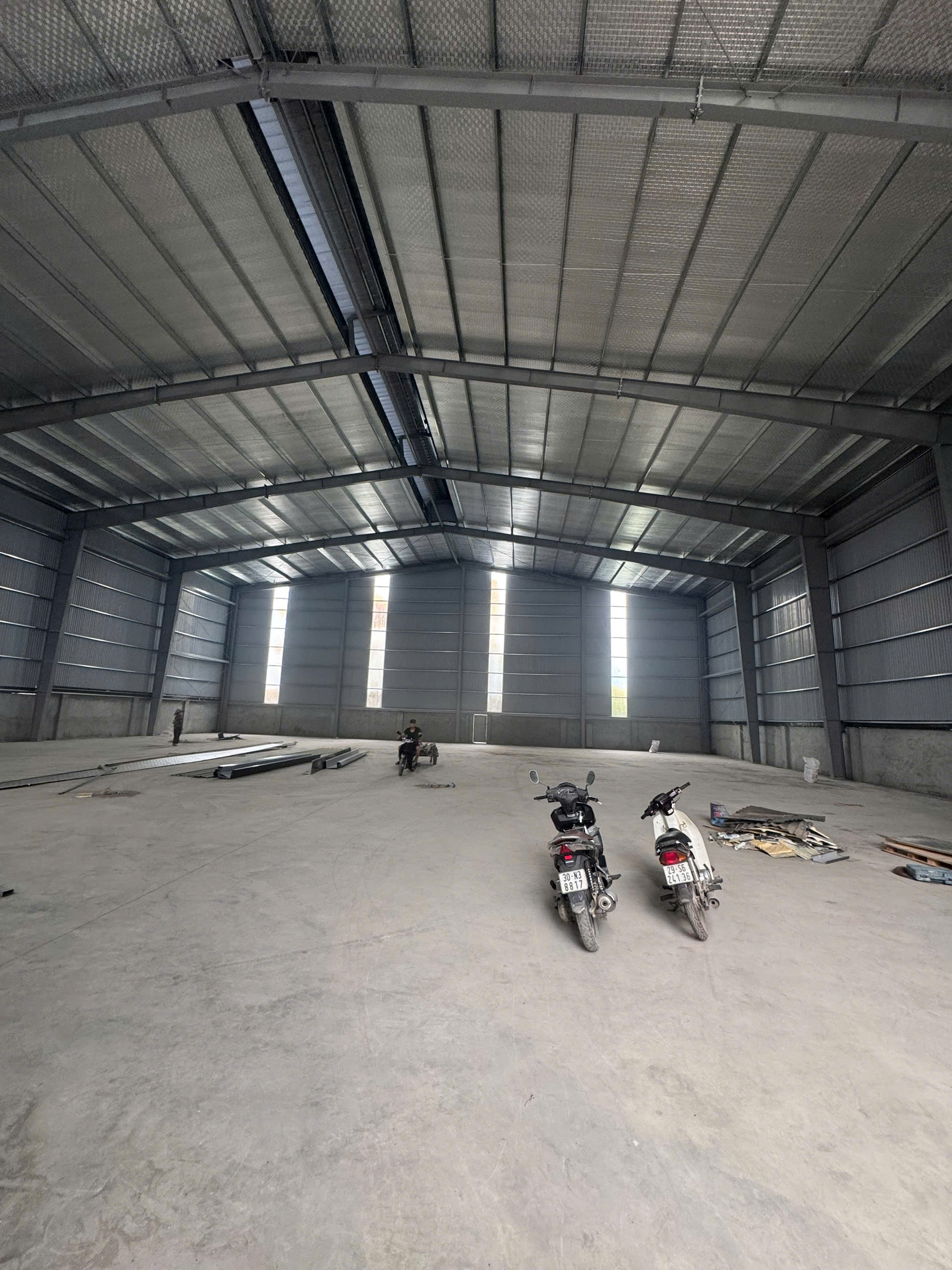 cho thuê kho xưởng tại Sóc Sơn, Hà Nội. Diện tích 1300m nhà xưởng, và nhà văn phòng 3 tầng xưởng cao 9m giá 65 triệu/