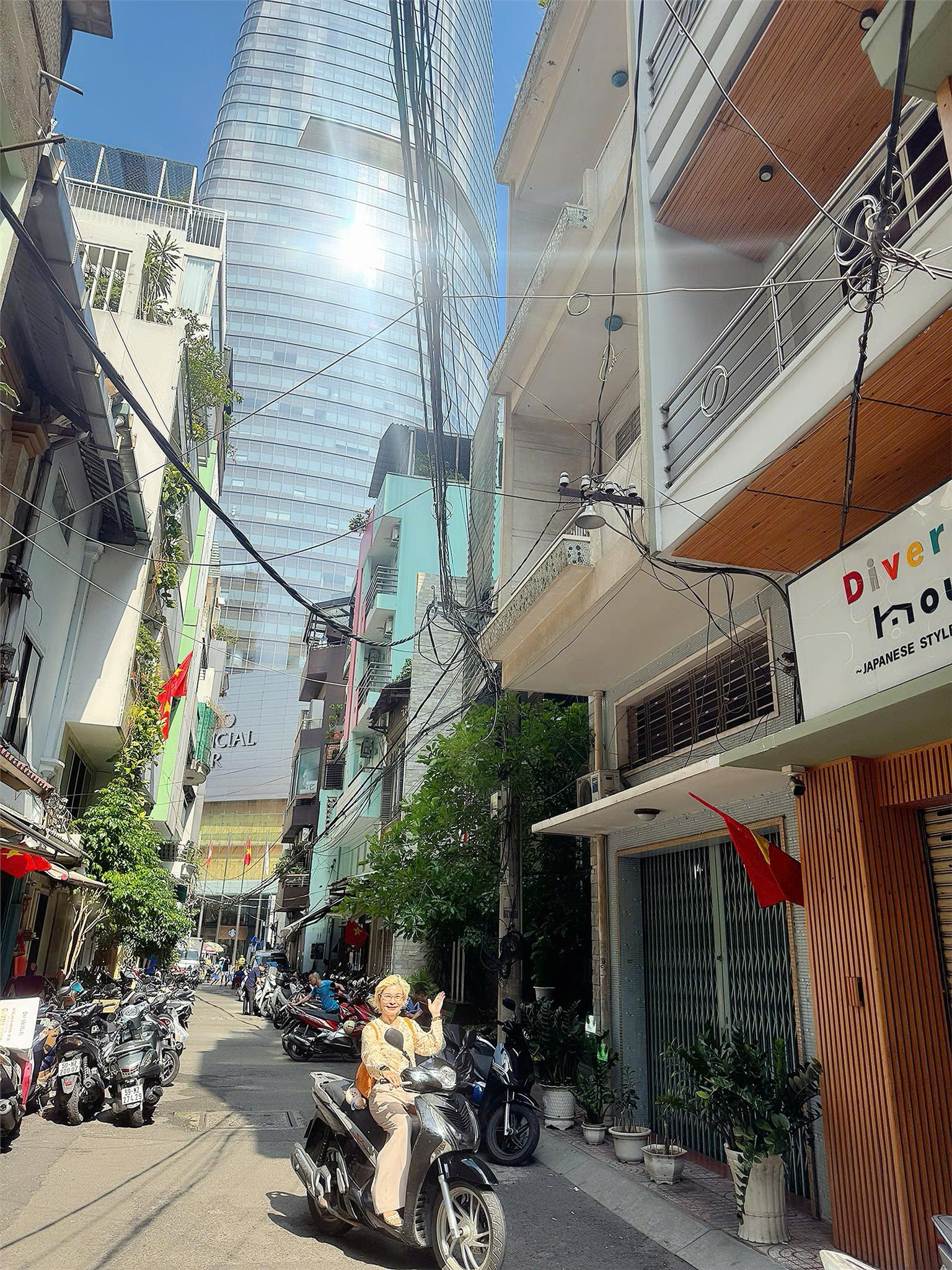 BÁN SIÊU PHẨM 3 MẶT TIỀN XE HƠI THÔNG ĐƯỜNG HÀM NGHI & HẢI TRIỀU & NGUYỄN HUỆ, P.BÊN NGHÉ - VIEW TÒA NHÀ BITEXCO QUẬN 1