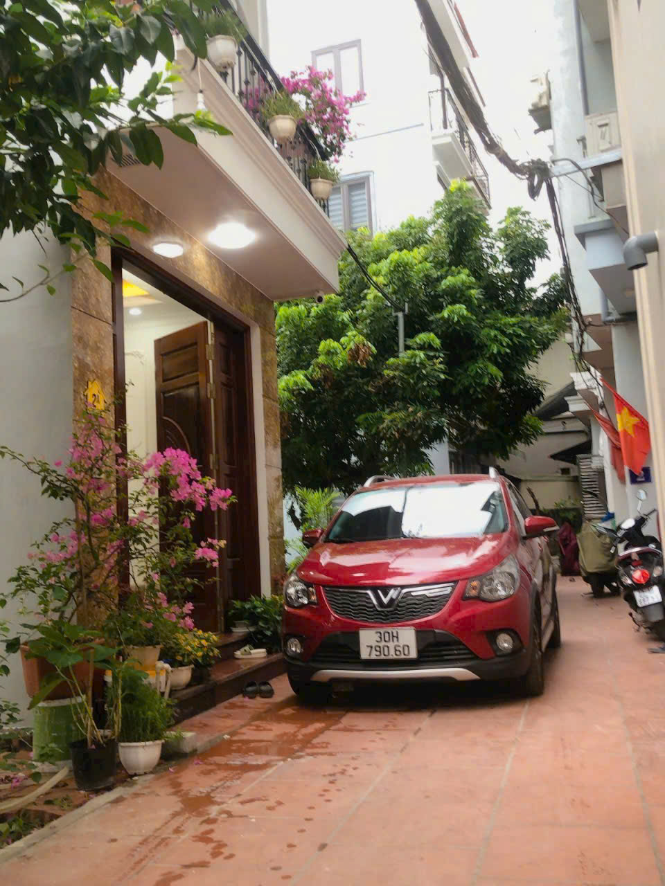 BÁN NHÀ MỚI XÂY – TRUNG TÂM NGỌC THỤY – Ô TÔ ĐỖ CỬA – GẦN TRƯỜNG VIỆT PHÁP