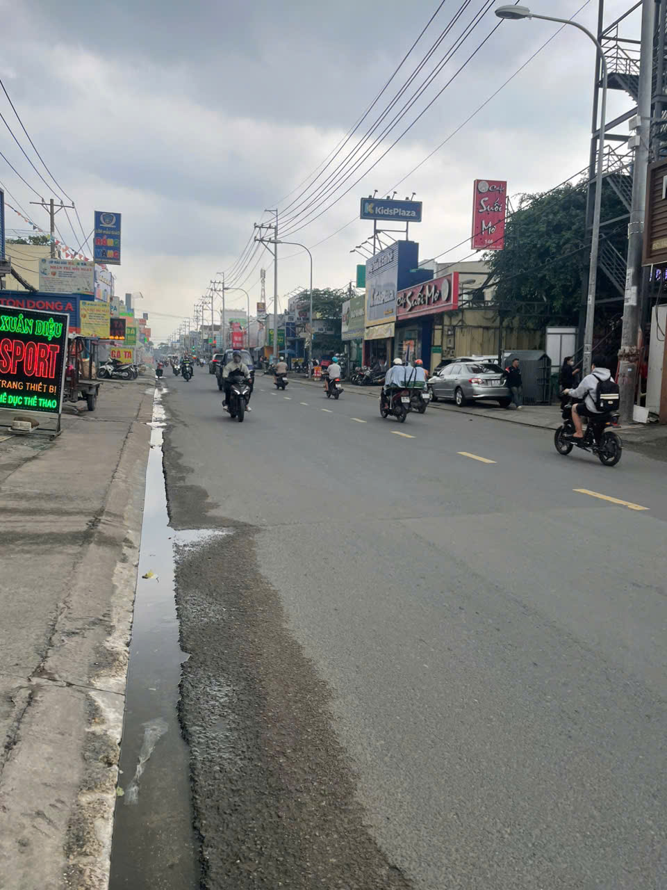 Bán nhà mặt tiền 1 trệt 3 lầu 5x20m giá 10,5 tỷ Đường Nguyễn Ảnh Thủ