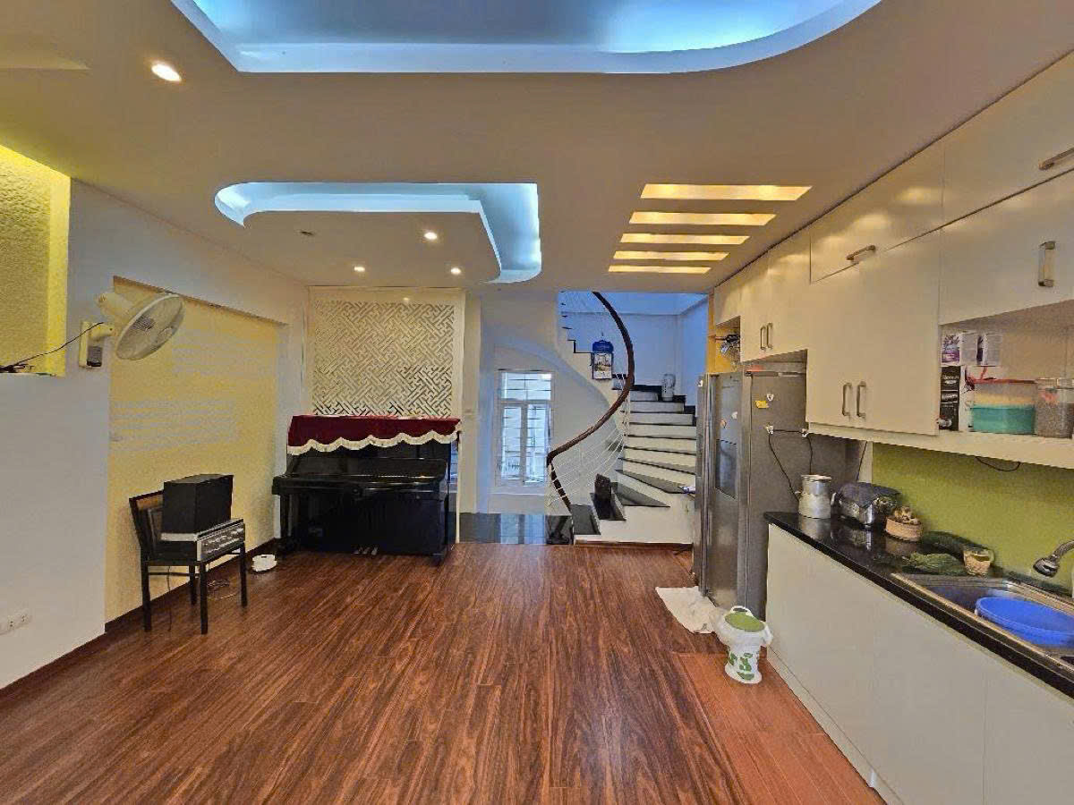 Bán Gấp Căn Nhà Đẹp Nhất Dương Quảng Hàm – 3 Mặt Ngõ, Ô Tô Đỗ Cửa, Sổ Đỏ Chính Chủ!”