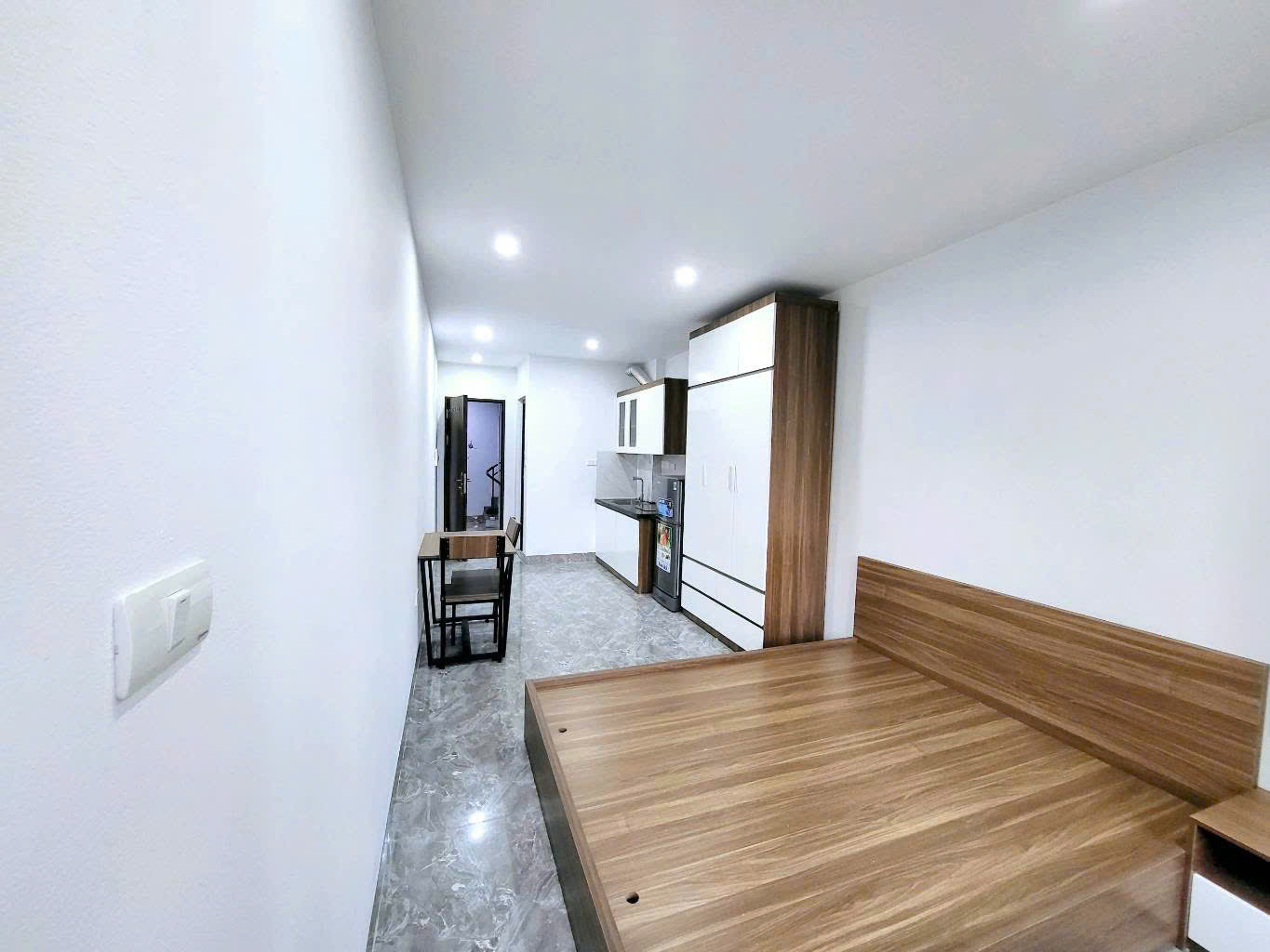 Nhà gần Lạc Long Quân – 33m2 x 5 tầng – Ô tô cách 30m – GIÁ 8.3 TỶ