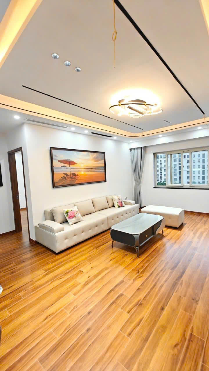 Bán căn hộ chung cư 120 m², 3 PN tòa D5A Trần Thái Tông, full nội thất