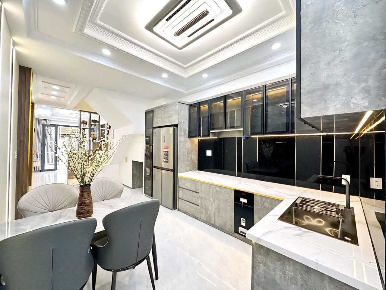 Siêu Phẩm Nhà 3 Tầng – Mới Xây Full Nội Thất – Trung Tâm Quận 7 – Giá Siêu Tốt!