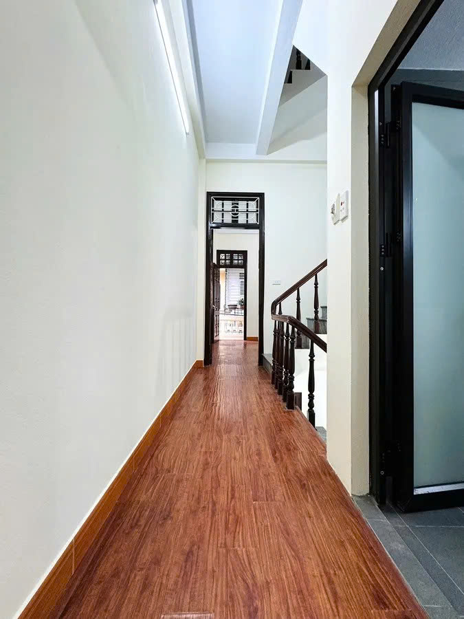 NGỌC THUY NHÀ 4 TẦNG KINH DOANH Ô TÔ ĐỖ CỬA Ngọc Thụy 42 m2 X8.8 tỷ Long Biên.