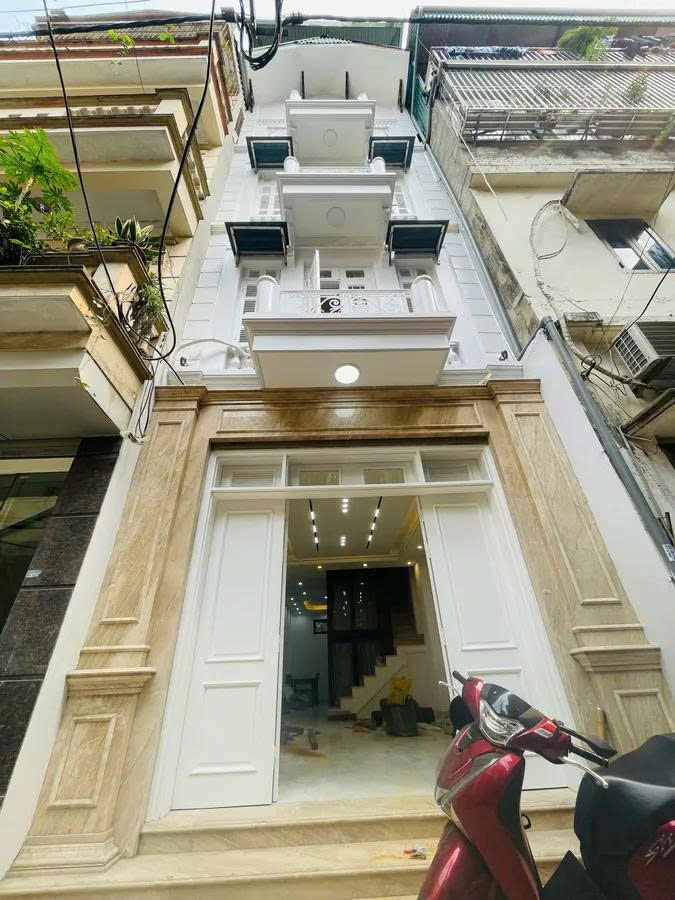 Đường Hoàng Mai DT60m x 5 tầng, full nội thất, thang máy. Ô tô đỗ cửa, VP, KD vip