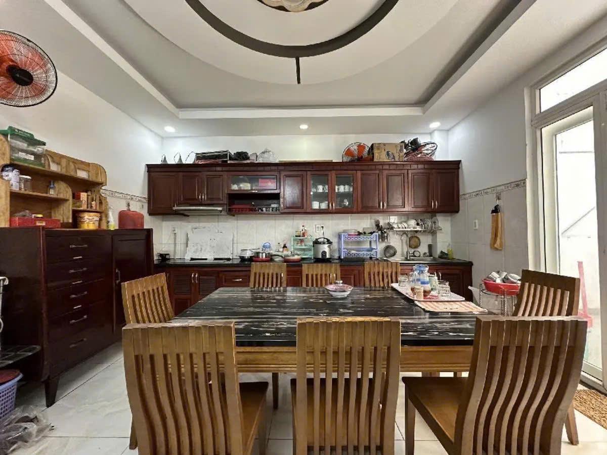 Chủ định cư cần bán GẤP, HXT Huỳnh Văn Bánh, 76m2, 3.5 tầng kiên cố
