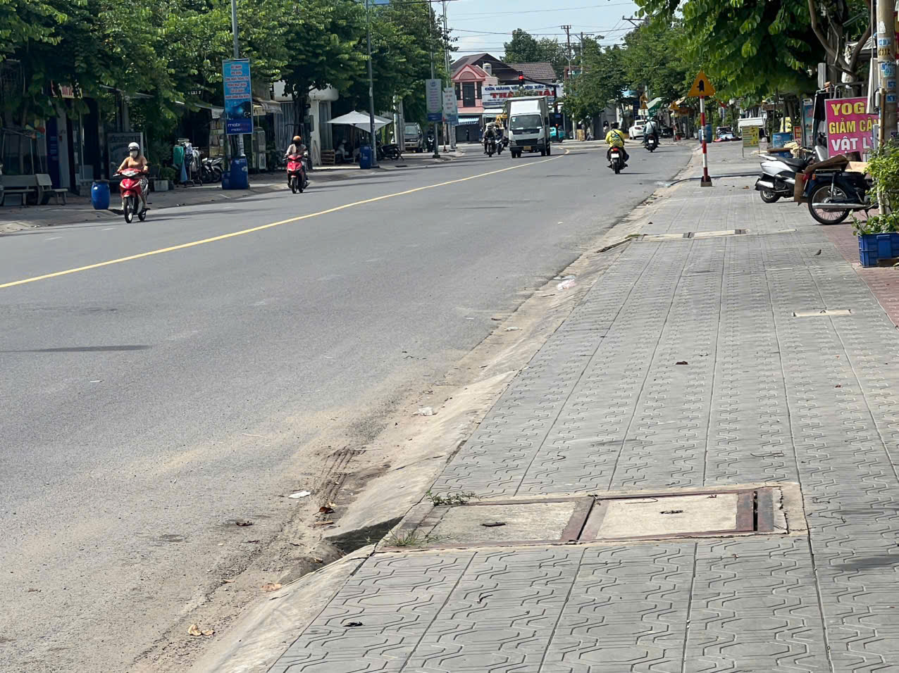 BÁN GẤP NHÀ 125M2 NGAY CHỢ-ĐƯỜNG NHỰA 5M-SỔ HỒNG RIÊNG.