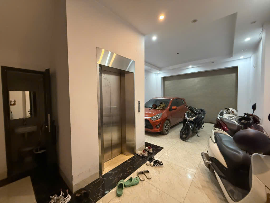 SIÊU VIP 7 TẦNG - THANG MÁY NHẬP KHẨU - FULL NỘI THẤT - CAMRY NGỦ TRONG NHÀ - 15 TỶ