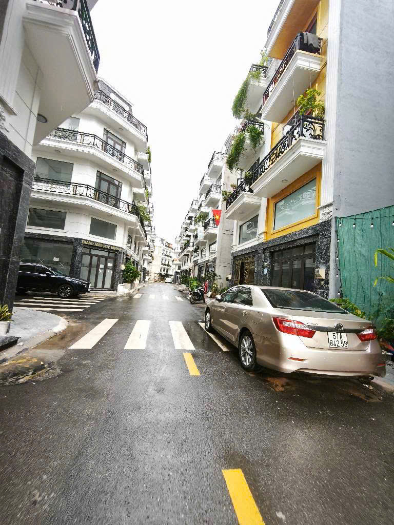 NHÀ 5 TẦNG MỚI FULL NỘI THẤT KHU DÂN CƯ THÀNH ĐÔ QUẬN 12- DT SÀN 250m2 GIÁ CHỈ TỪ 5 ĐẾN 6,5 TỶ