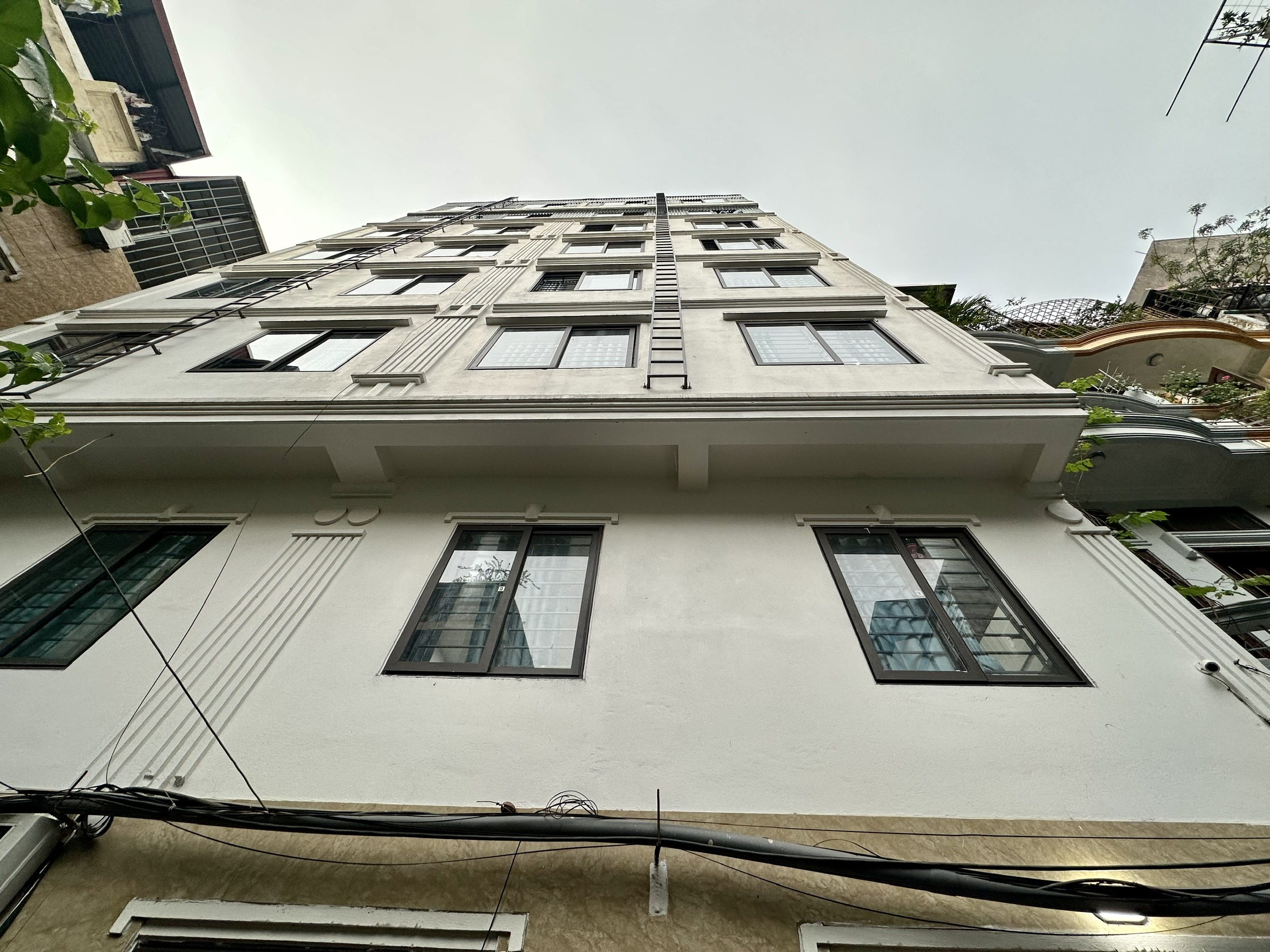 (Tin thật 100%) Tòa CHDV 2 mặt ngõ 77m2 x 27 căn hộ tại phố Láng Hạ - Dòng tiền 1,6 tỷ ~ 7%/năm