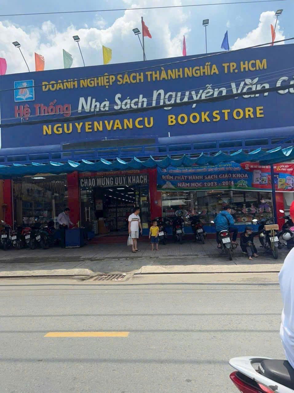 BÁN NHÀ (15x47) MẶT TIỀN PHAN VĂN HỚN – CHO THUÊ NHÀ SÁCH NGUYỄN VĂN CỪ