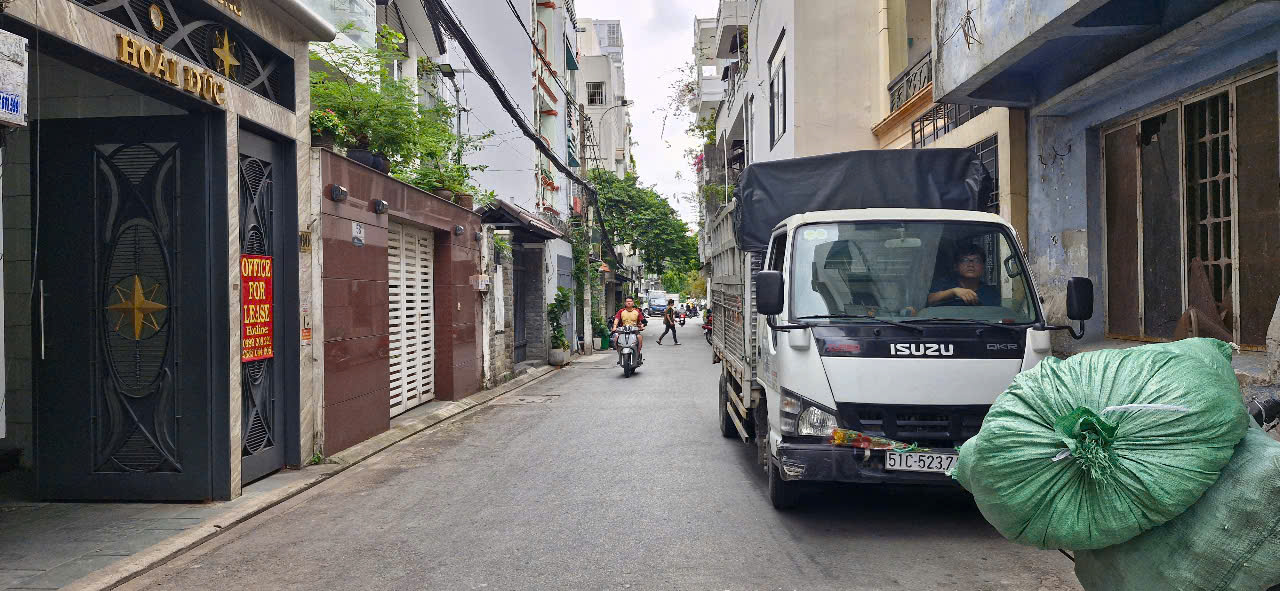 BÁN GẤP NHÀ Ở NGAY 4 TẦNG, BÌNH THẠNH, HẺM XE HƠI, SÁT PHÚ NHUẬN, GÒ VẤP !