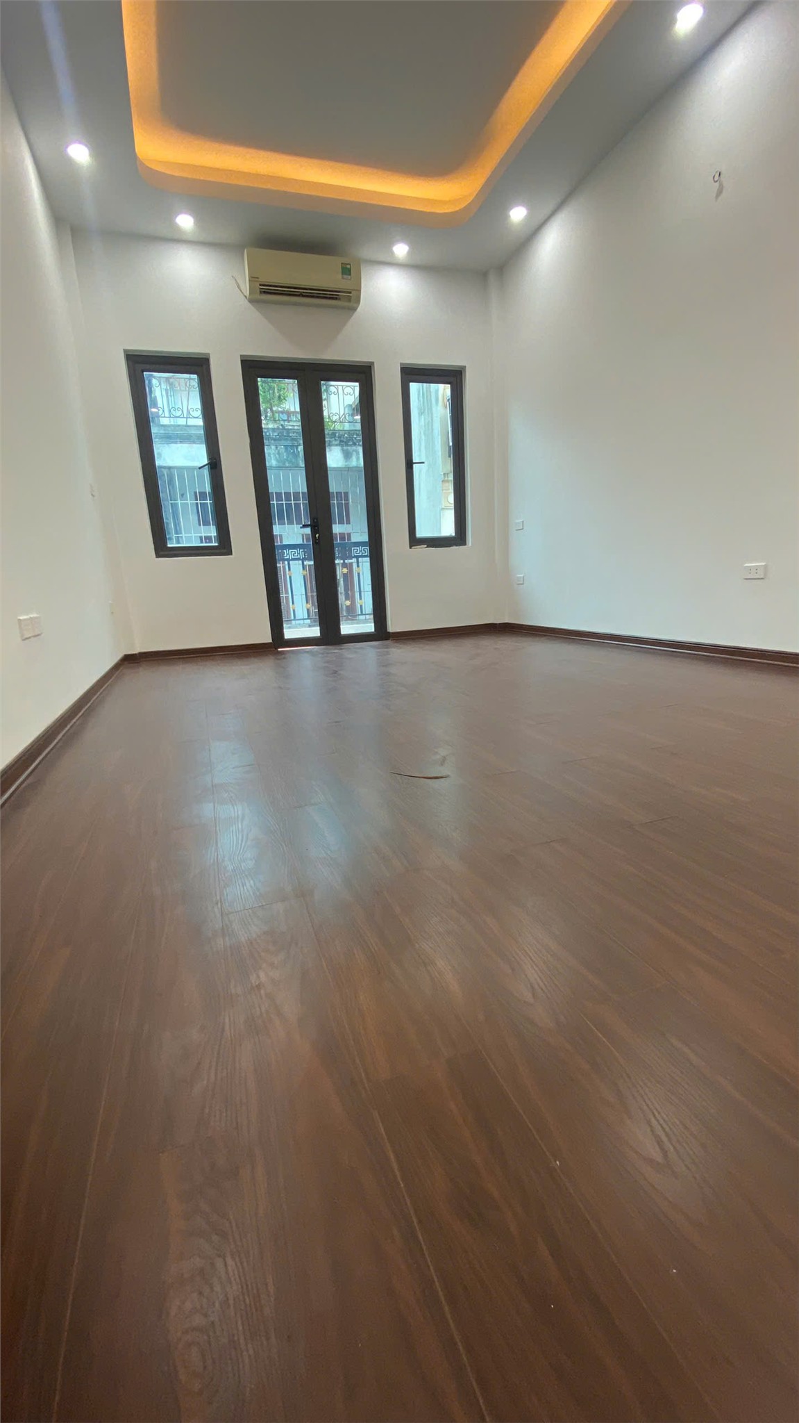Bán nhà ngõ rộng ,thông hai mặt phố, vị trí đẹp, Trung tâm phố Tân Mai, Hoàng Mai, Hà Nội