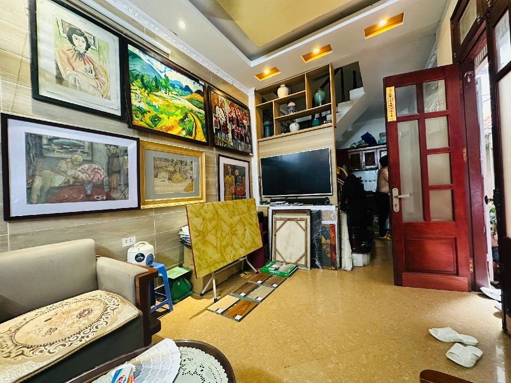 PHỐ TÂY SƠN-ĐỐNG ĐA, 30m ra mặt phố-DT 35M2- 5 TẦNG-MT9M-GIÁ CHỈ 8.2 TỶ
