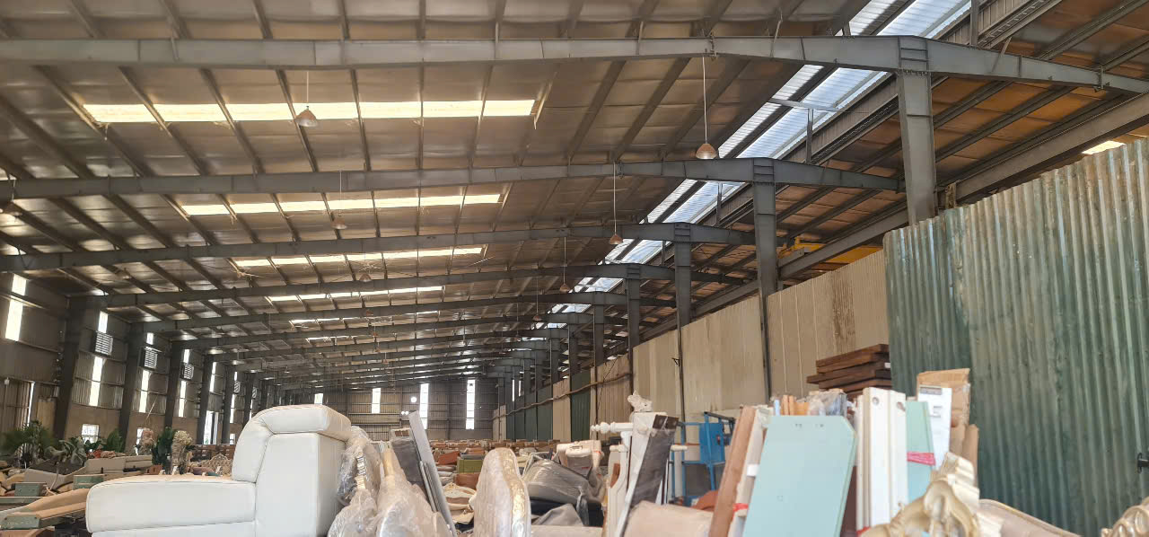 Bán nhà xưởng tại cụm công nghiệp tại Hà Nội.Diện tích 15000m có thể cắt 5000m diện tích xây dựng 65 %, đã sẵn nhà xưởng
