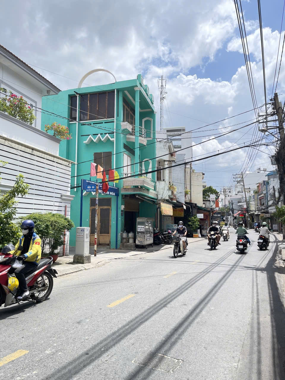 Nhà bán - Tấn Sơn Nhì - Tân Phú - Hẻm Xe Hoi - Diện Tích 70m2 - Giá chỉ 6.x tỷ