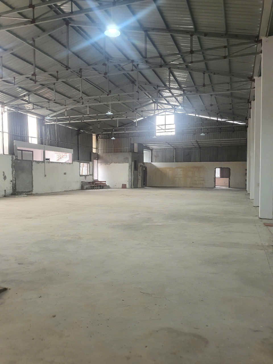 Bán kho xưởng tại Trung Giã, Sóc Sơn, Hà Nội. Diện tích 1700m2 sổ thổ cư 200m ngoài sổ sẵn xưởng và nhà ở giá 13 tỷ