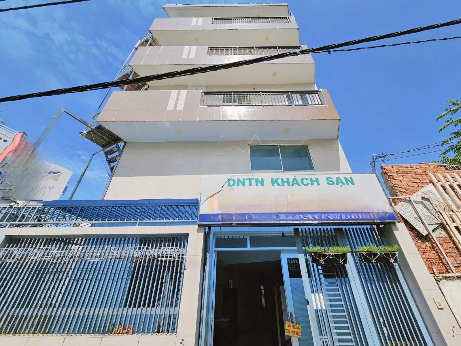 HẠ 5 TY BÁN KHÁCH SẠN ĐẸP ĐẦY ĐỦ CÔNG NĂNG- ĐẦY ĐỦ PCCC- KHAI THÁC THU NHẬP 2 TỶ/NĂM- 19 PHÒNG
