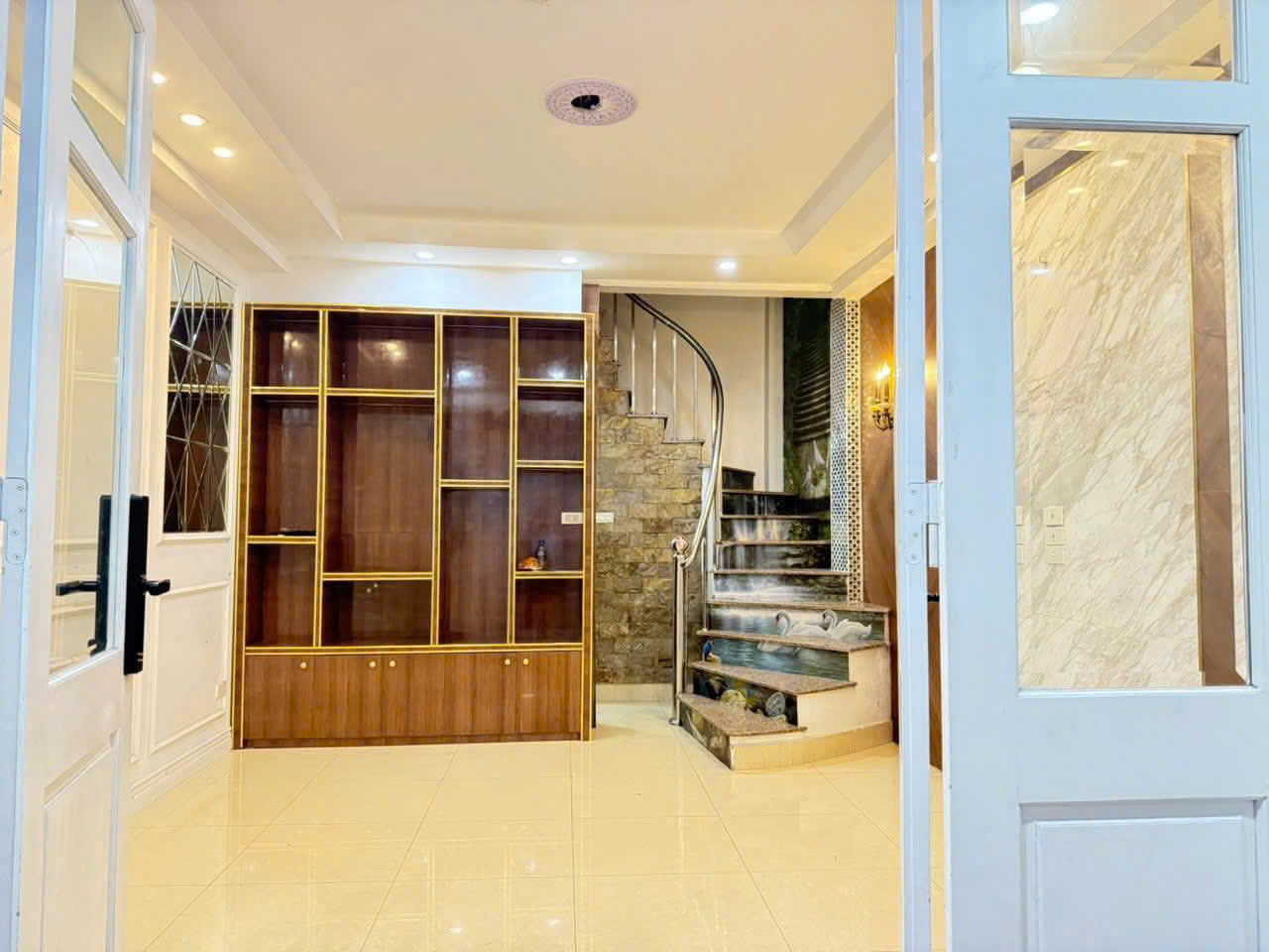 NHÀ ĐẸP BA ĐÌNH- LÔ GÓC - GẦN PHỐ - NGÕ THÔNG - 3 NGỦ - CÔNG NĂNG SỬ DỤNG ĐẦY ĐỦ - HÀNG HIẾM - BAY NHANH.
